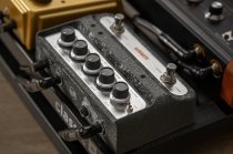 Stereo Chorus & Vibrato Pedal With Depth & Rate Controls