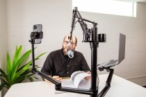 Frameworks Content Creation Stand Wheeled Stand