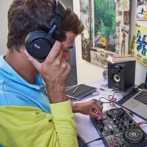 Closed Back DJ Headphones