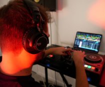 Closed-Back, Over-Ear DJ Headphones
