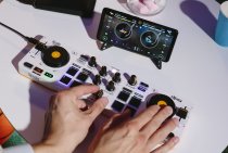 DJ Controller For Android And iOS Smartphones