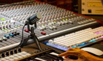 Dynamic Broadcasting Microphone