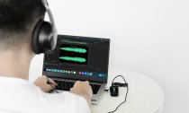 Ultracompact 2-Person 2.4GHz Dual-Channel Wireless Microphone System